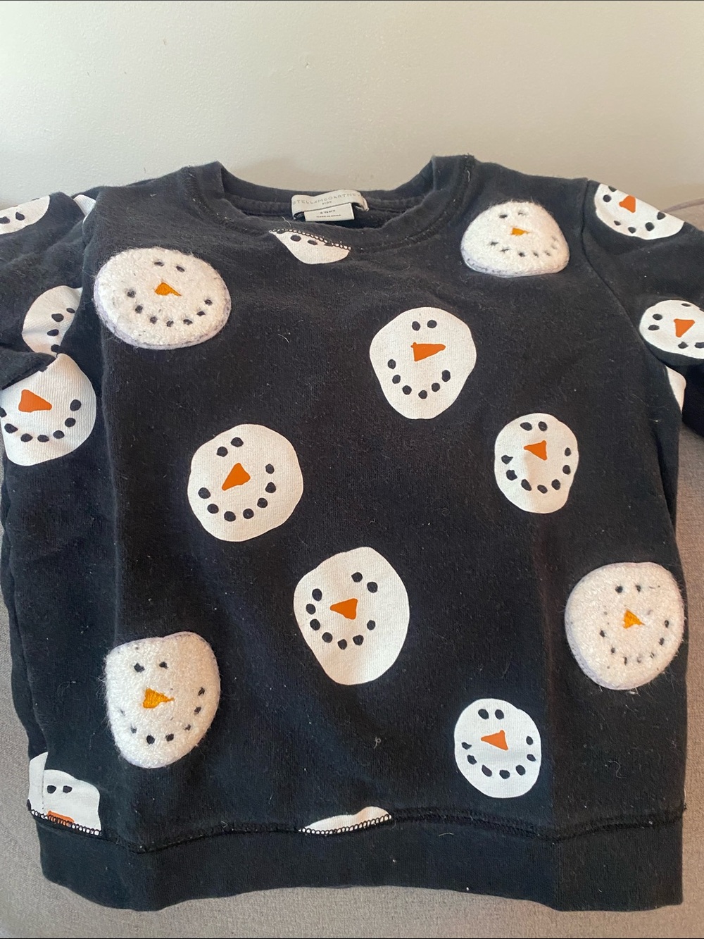 Kids Black Snowman Face Sweatshirt - Cozy Winter Top - size 5
